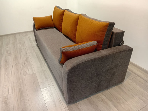 Диван Wilson. Тканина Marseile 40 Havana. Подушки Marseile 17 Wood